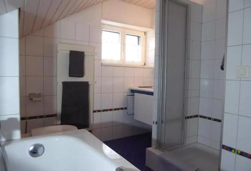 ベッドアンドブレックファースト 22 – Zimmer & Zmorge