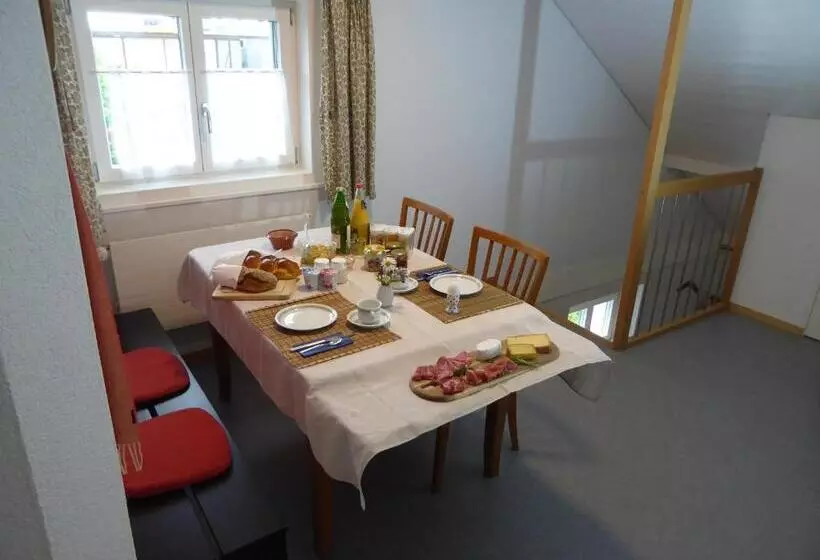 ベッドアンドブレックファースト 22 – Zimmer & Zmorge