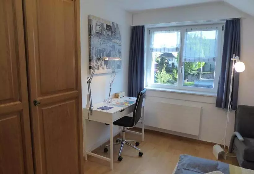 ベッドアンドブレックファースト 22 – Zimmer & Zmorge