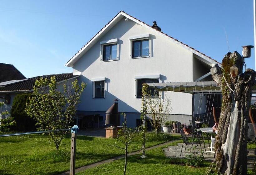 Bed and Breakfast 22 – Zimmer & Zmorge