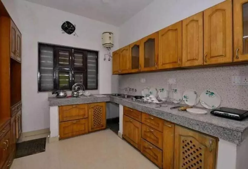 ホテル O Pop Royal Guest House Near Omaxe Celebration Mall