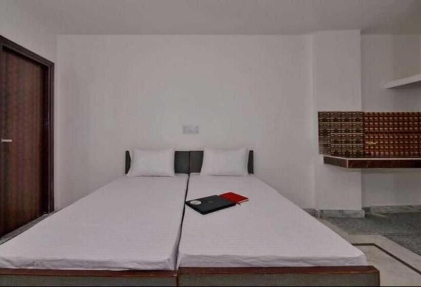 Otel O Pop Royal Guest House Near Omaxe Celebration Mall