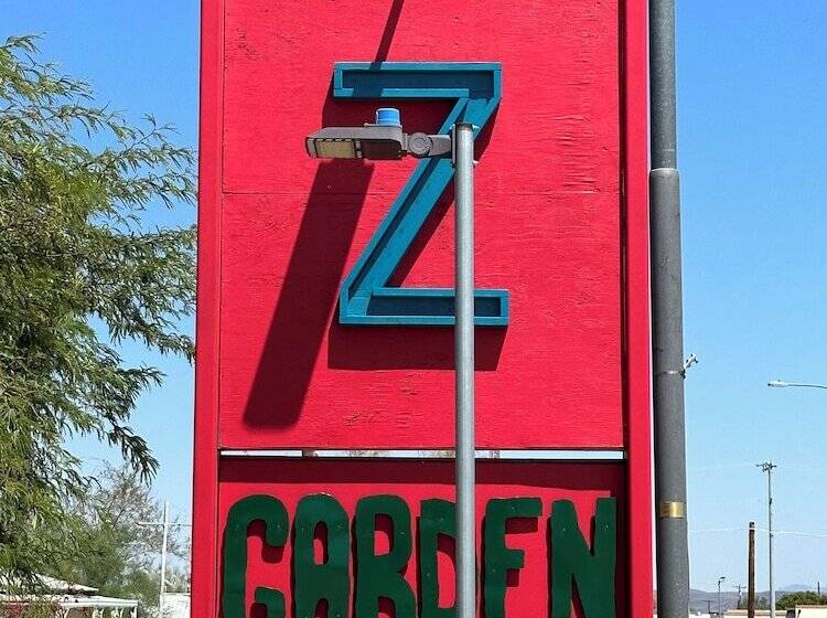 Мотель Zee Garden