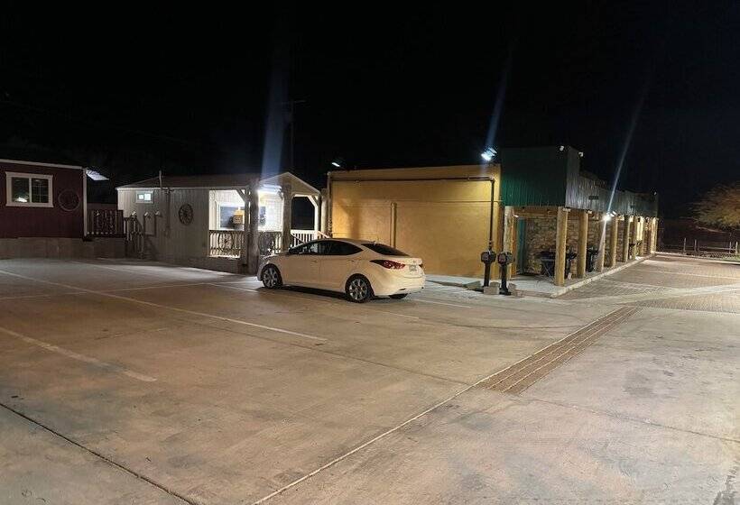 فندق على الطريق Zee Garden