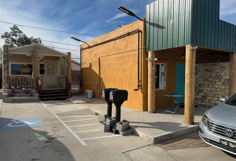 فندق على الطريق Zee Garden