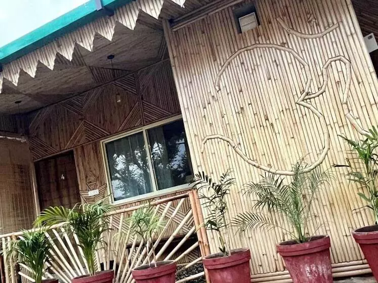 ホテル Bamboo Garden Cottages And Cafe