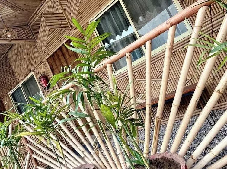 ホテル Bamboo Garden Cottages And Cafe