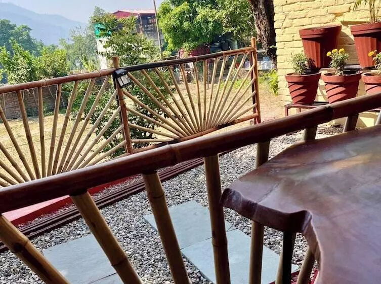 ホテル Bamboo Garden Cottages And Cafe
