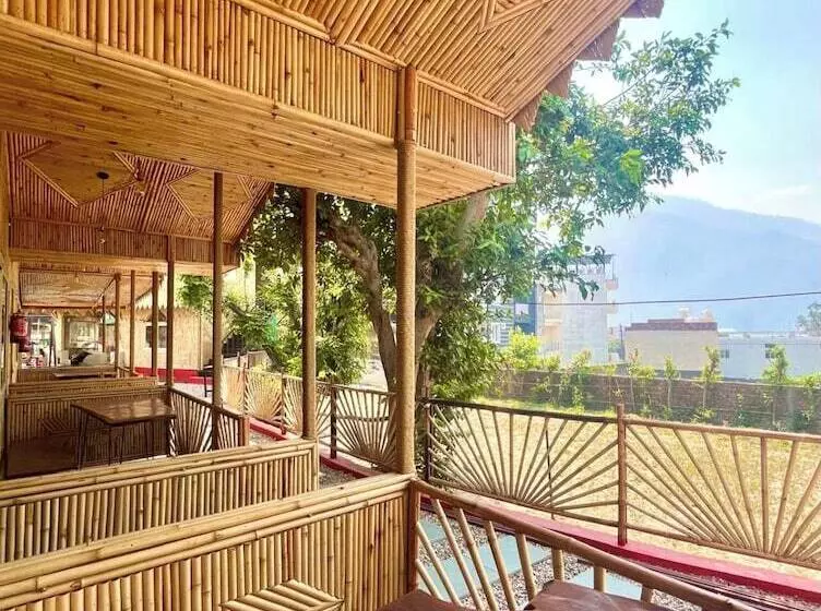 ホテル Bamboo Garden Cottages And Cafe
