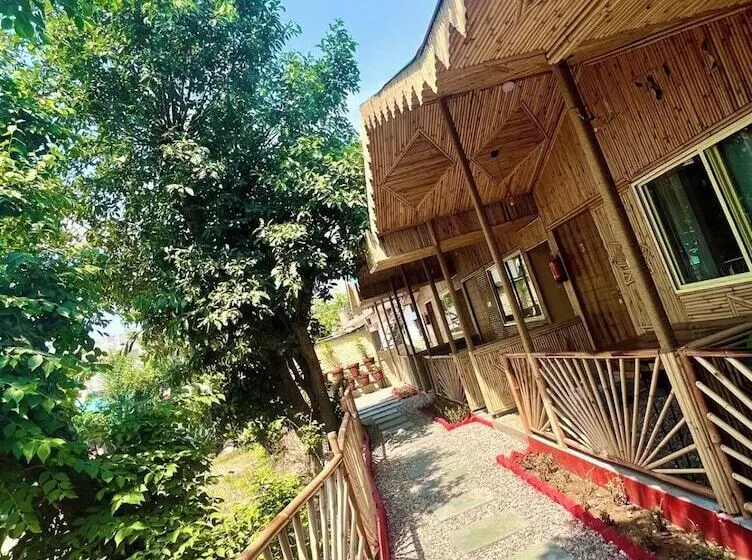 ホテル Bamboo Garden Cottages And Cafe