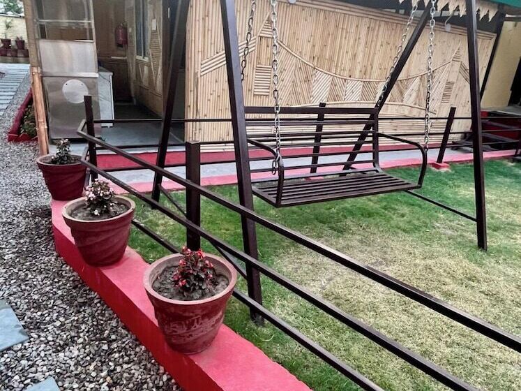 فندق Bamboo Garden Cottages And Cafe
