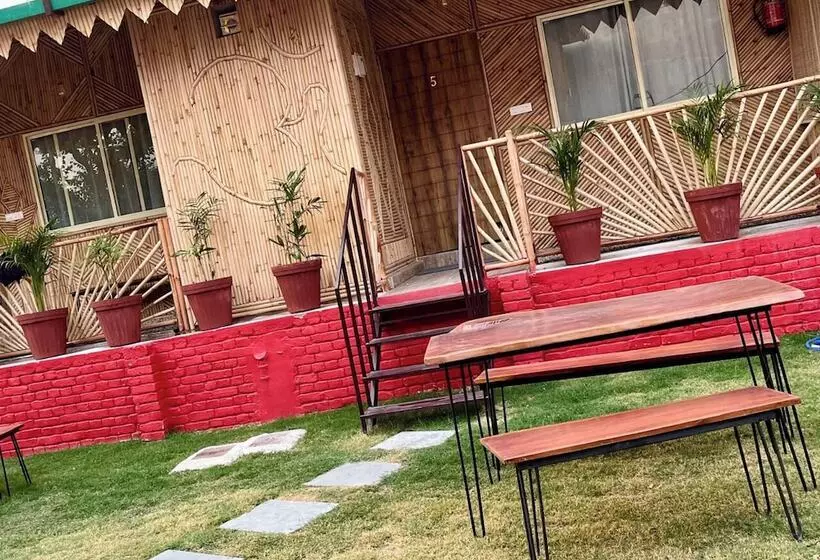 ホテル Bamboo Garden Cottages And Cafe