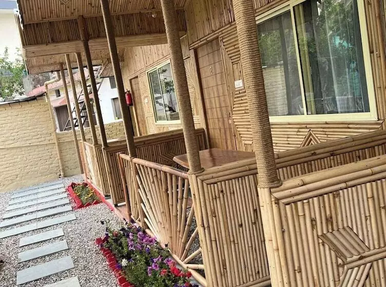 ホテル Bamboo Garden Cottages And Cafe