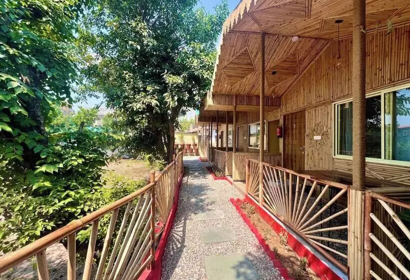 ホテル Bamboo Garden Cottages And Cafe
