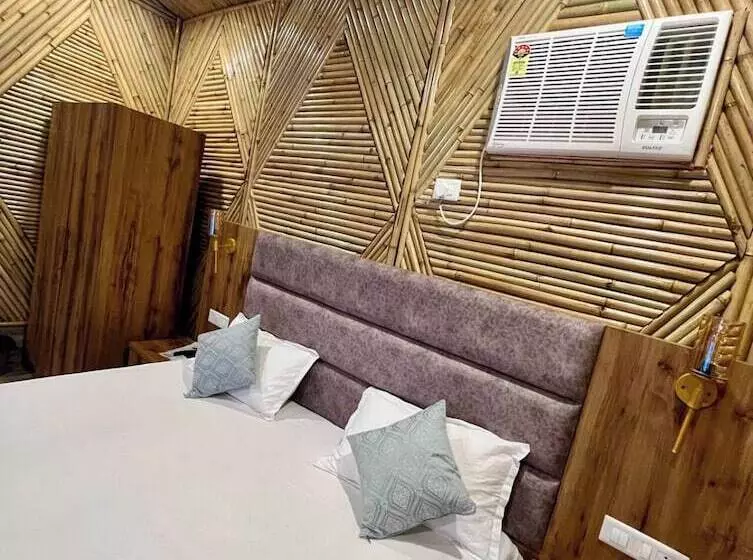 ホテル Bamboo Garden Cottages And Cafe