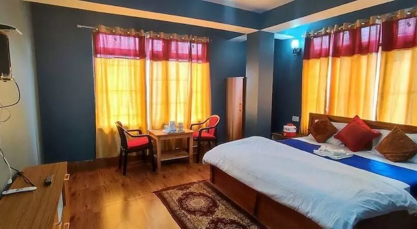 ホテル The 4 Season Sikkim Pelling