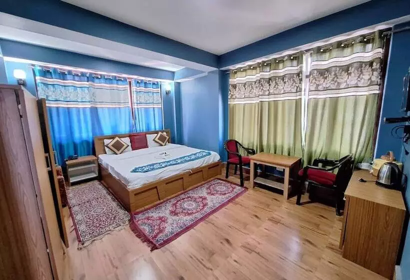 ホテル The 4 Season Sikkim Pelling