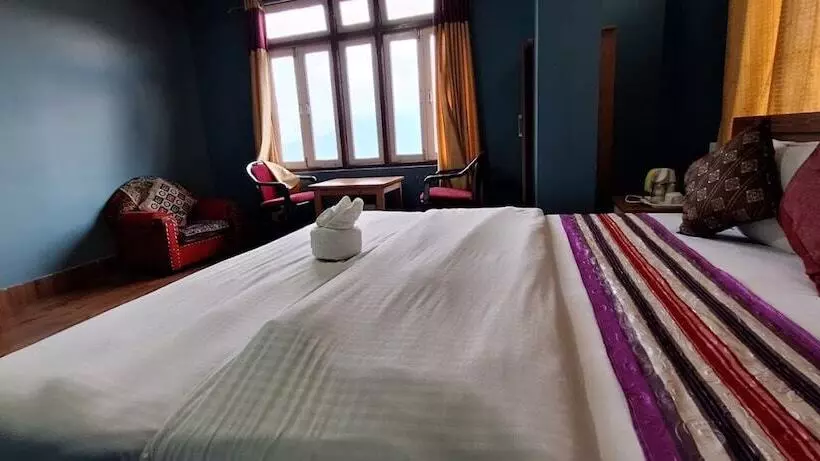 ホテル The 4 Season Sikkim Pelling