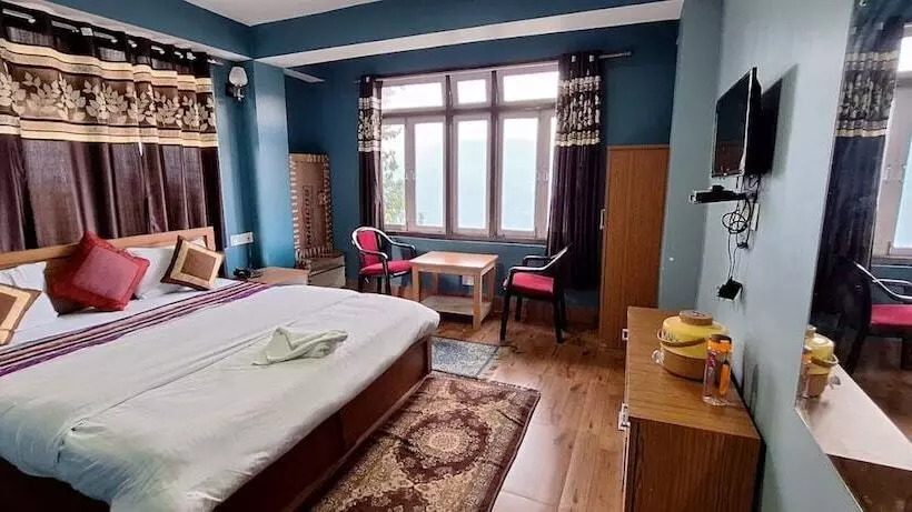 ホテル The 4 Season Sikkim Pelling