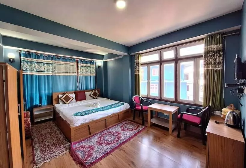 ホテル The 4 Season Sikkim Pelling