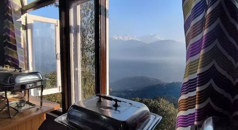 ホテル The 4 Season Sikkim Pelling