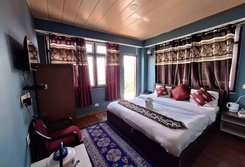 ホテル The 4 Season Sikkim Pelling