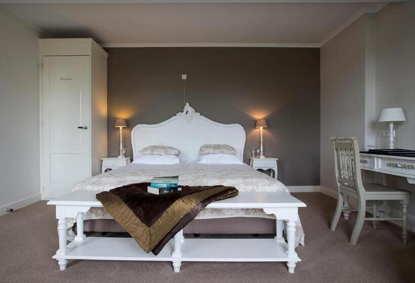 B & B Hotel The Baron Crown