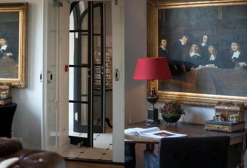 B & B Hotel The Baron Crown