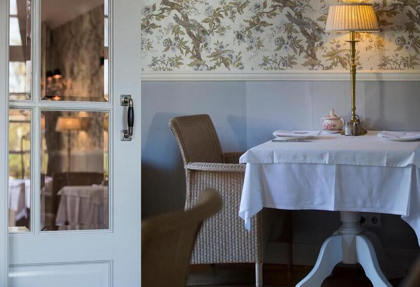 B & B Hotel The Baron Crown