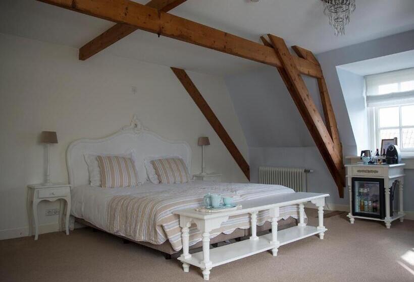 B & B Hotel The Baron Crown