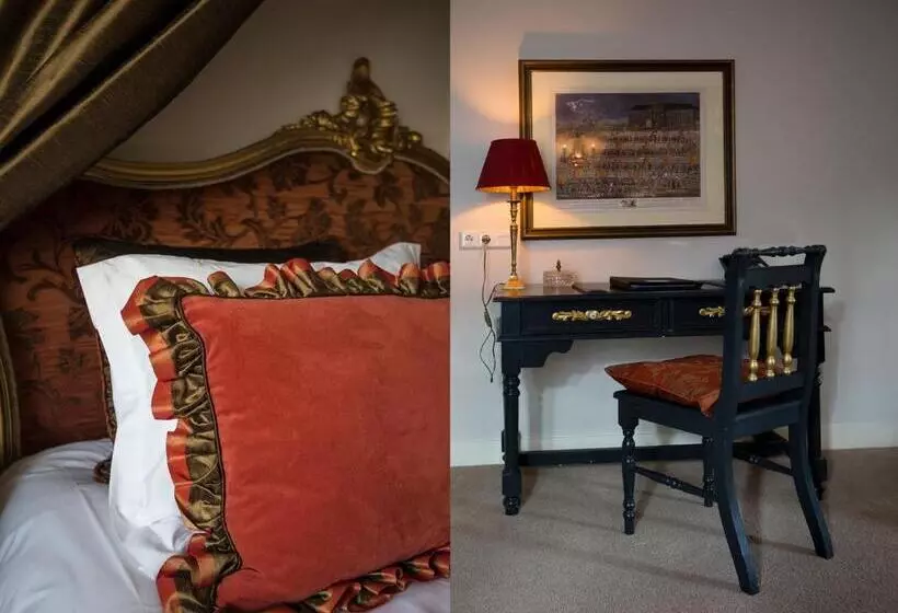 B & B Hotel The Baron Crown