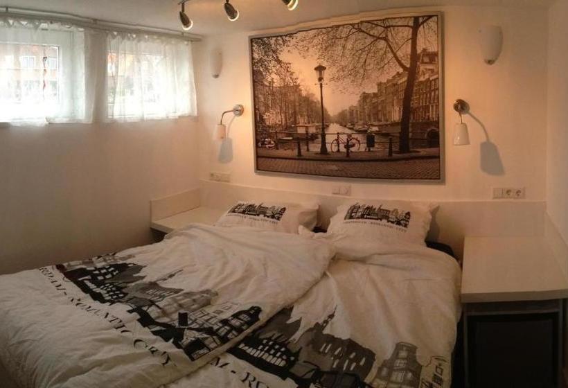 B&b Houseboat Between Amsterdam Windmills