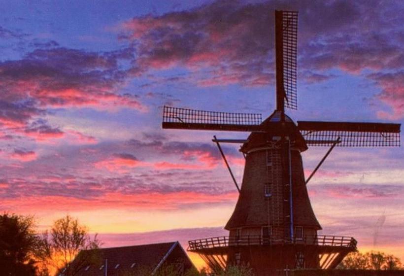 B&b Houseboat Between Amsterdam Windmills