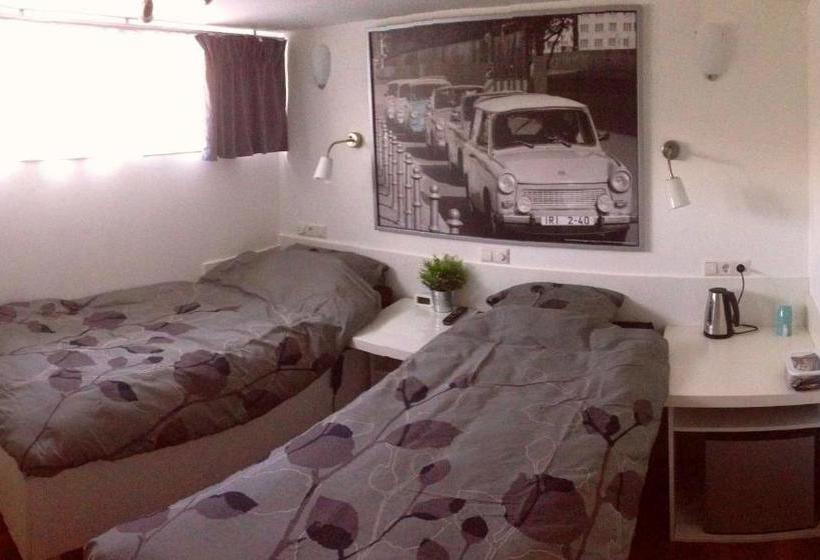 B&b Houseboat Between Amsterdam Windmills