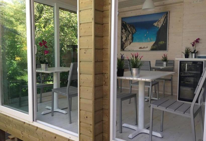 B&b Houseboat Between Amsterdam Windmills