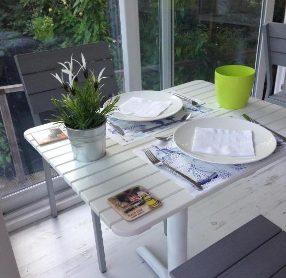 B&b Houseboat Between Amsterdam Windmills