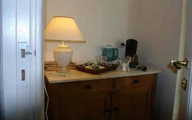 تختخواب و صبحانه Logement Brocante