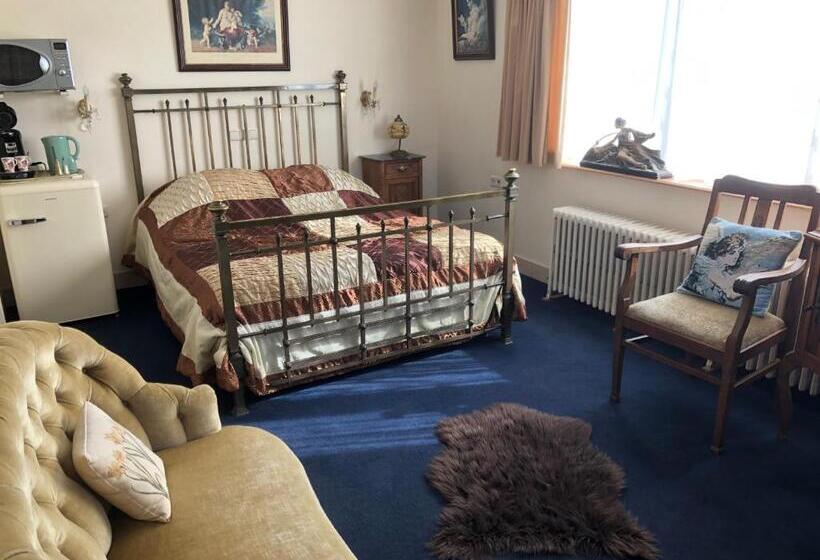 تختخواب و صبحانه Logement Brocante