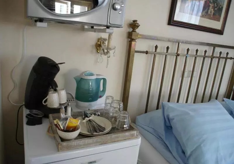 تختخواب و صبحانه Logement Brocante