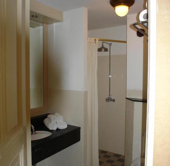 تختخواب و صبحانه Logement Brocante