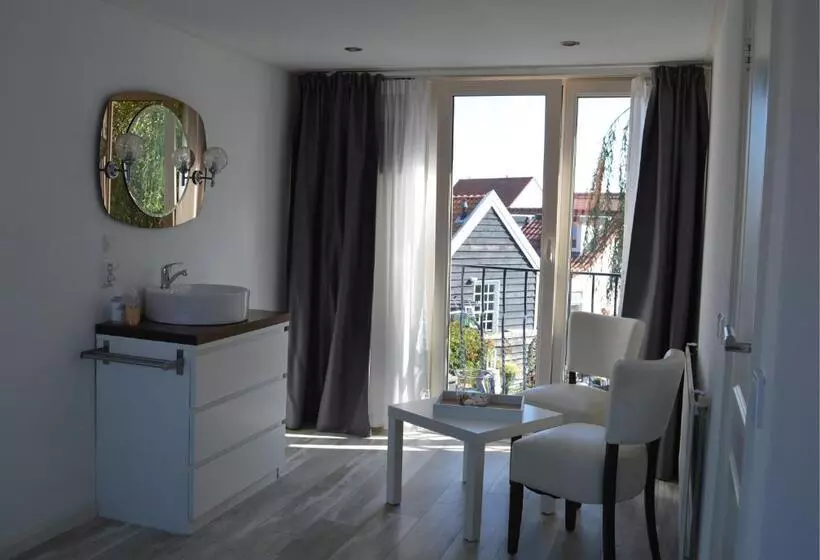 Aamiaismajoitus (B&B) T Laege Uus