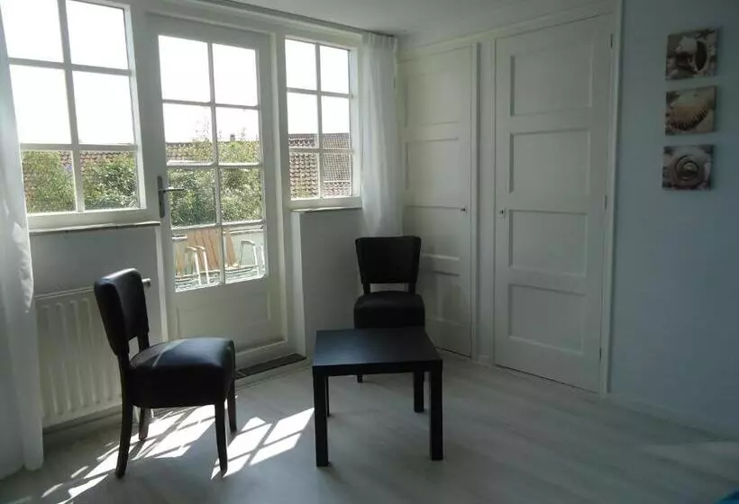 Aamiaismajoitus (B&B) T Laege Uus
