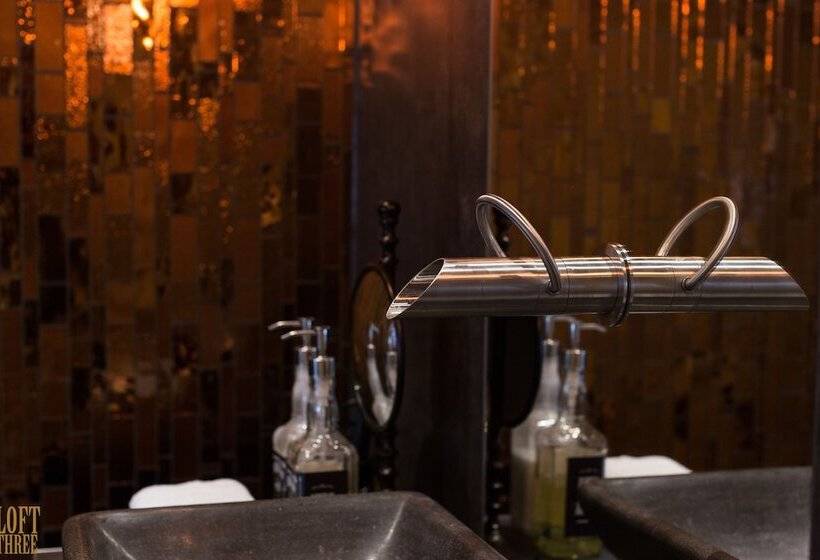 فندق Manzo's Suites