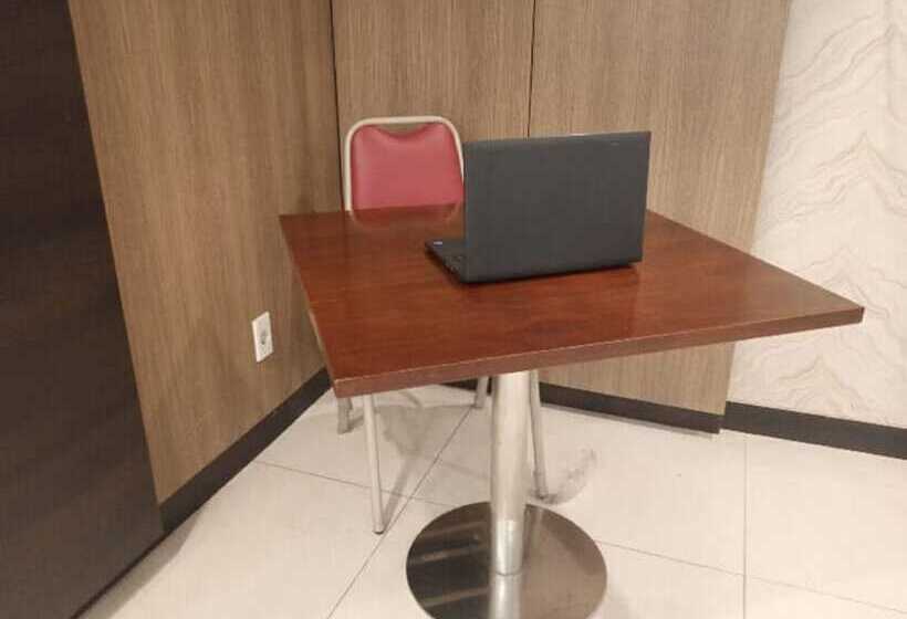 هتل Oyo 93920 Apartemen Gateway Pasteur By D Carpenter