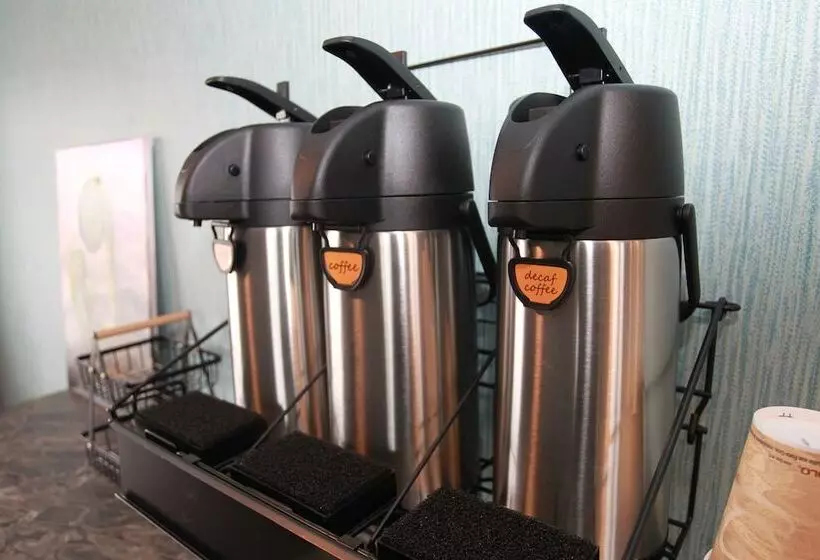 Motelli Wolastoq Inn And Suites