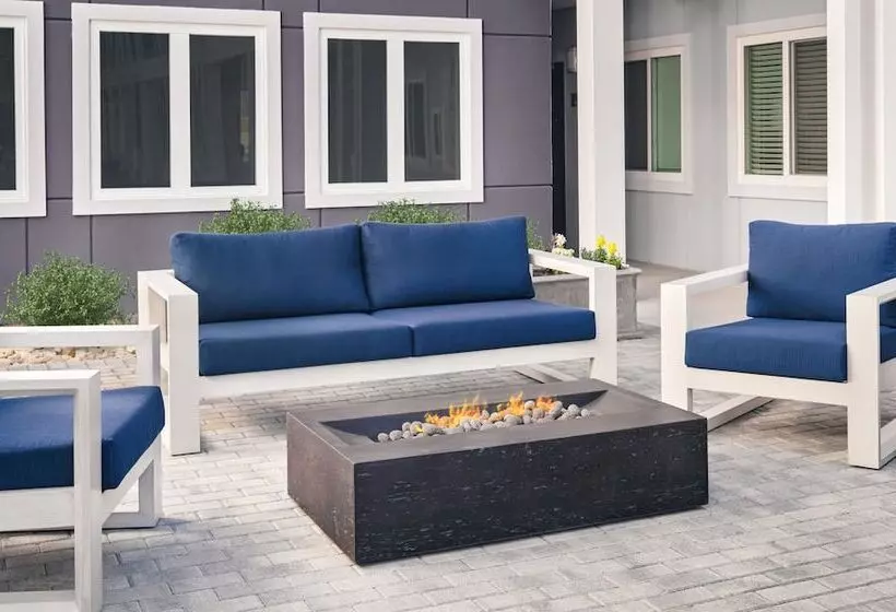 ホテル Stayapt Suites Madison Greenbrier