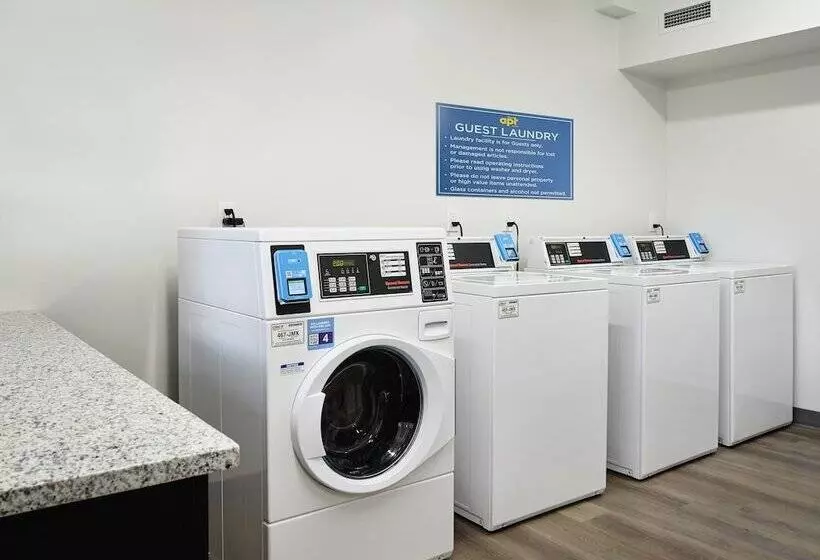 ホテル Stayapt Suites Madison Greenbrier