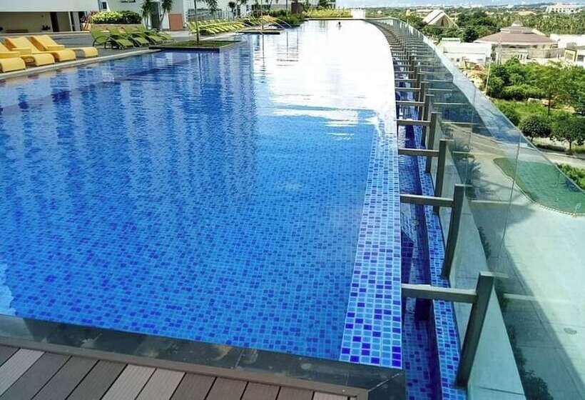 Hotel 8 Newtown Boulevard By Hiverooms