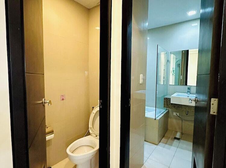 Hotel 8 Newtown Boulevard By Hiverooms