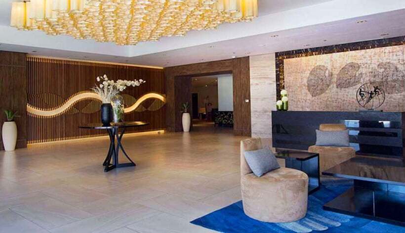 Hotel 8 Newtown Boulevard By Hiverooms